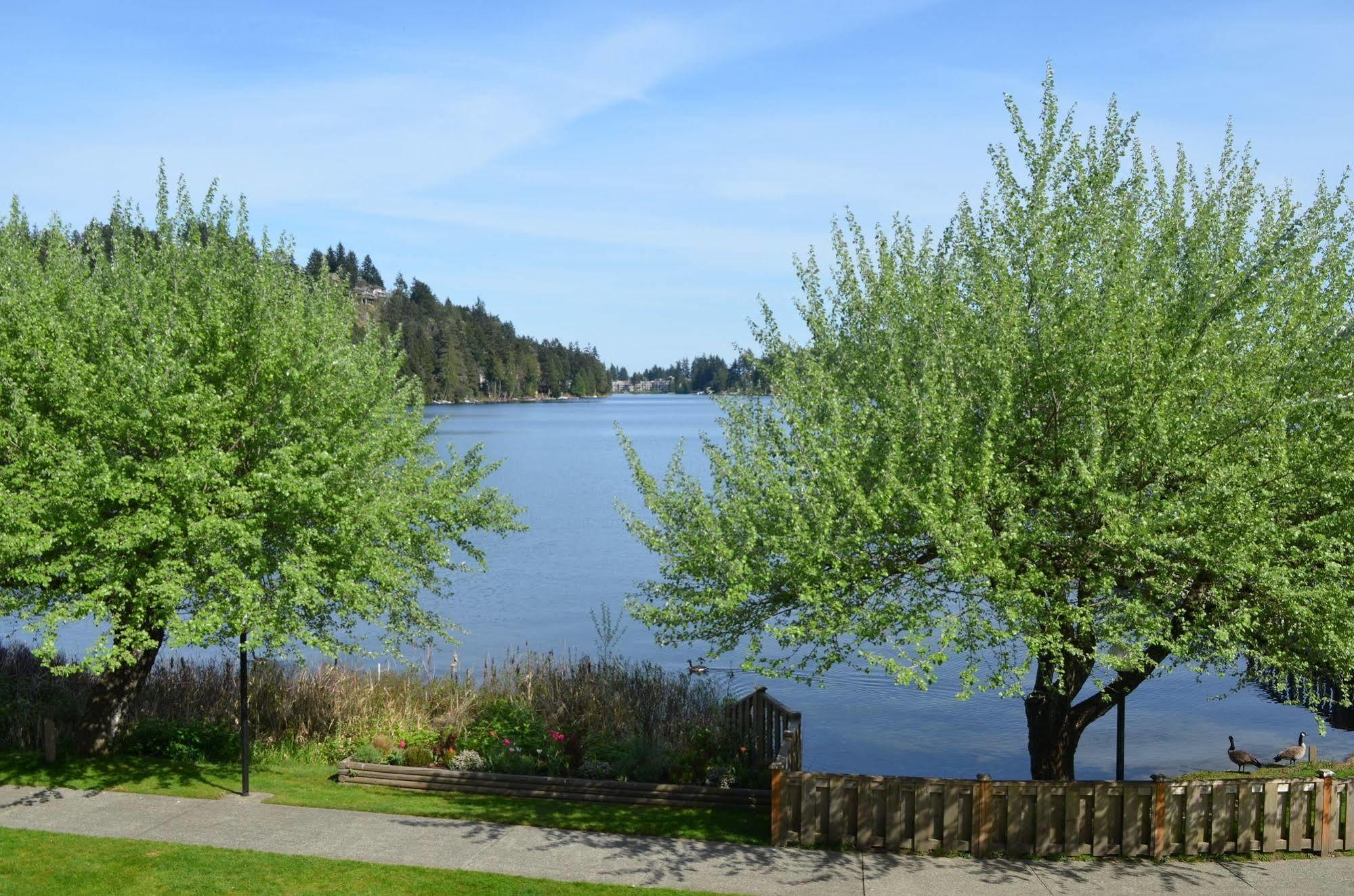 Inn On Long Lake Nanaimo Luaran gambar